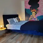 Kuenstler-suite 7 - Koeln, Netflix, Phantasialand