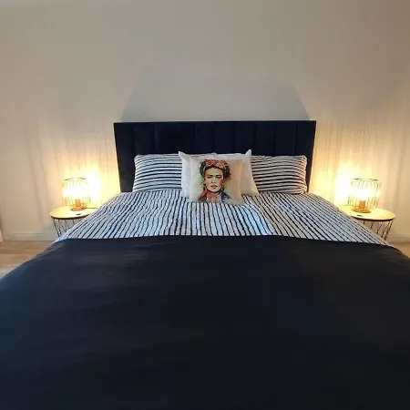 Kuenstler-suite 7 - Koeln, Netflix, Phantasialand * ケルペン