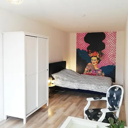 Kuenstler-suite 7 - Koeln, Netflix, Phantasialand * ケルペン